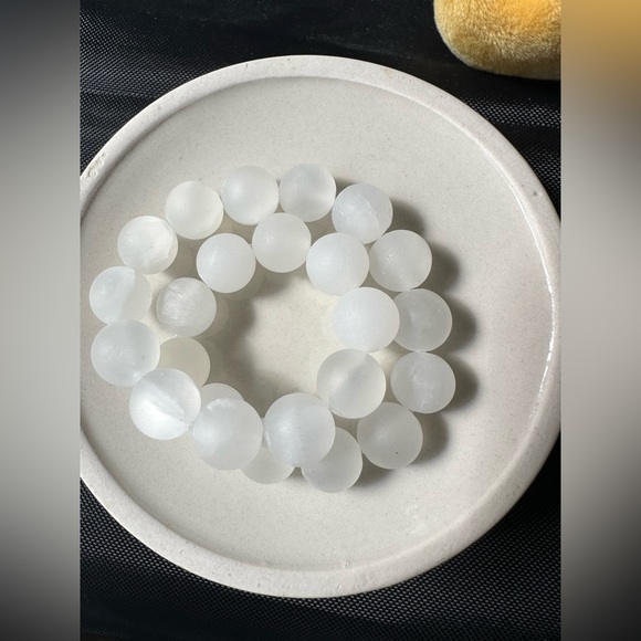 100% Natural selenite 10mm bead bracelet - Picture 2 of 3